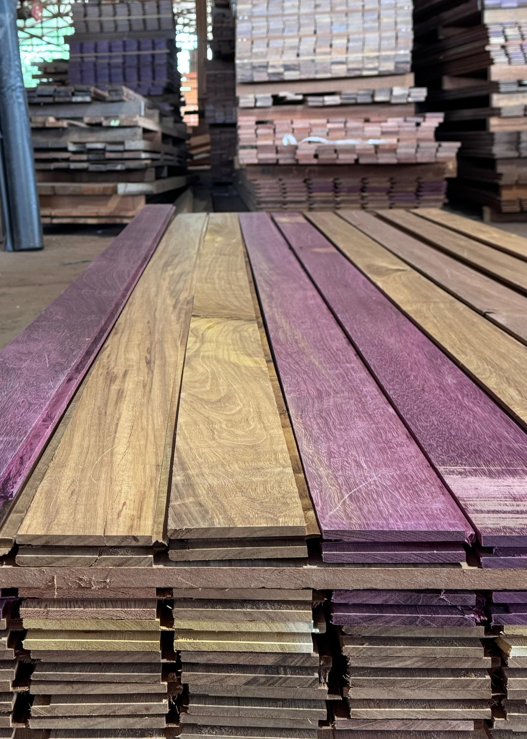 Parquet en cours de fabrication à la Scierie Degrad Saramaca